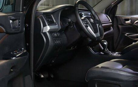 Toyota Highlander III, 2014 год, 2 599 000 рублей, 8 фотография