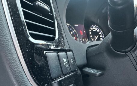 Mitsubishi Outlander III рестайлинг 3, 2014 год, 1 499 000 рублей, 12 фотография