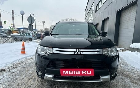Mitsubishi Outlander III рестайлинг 3, 2014 год, 1 499 000 рублей, 2 фотография