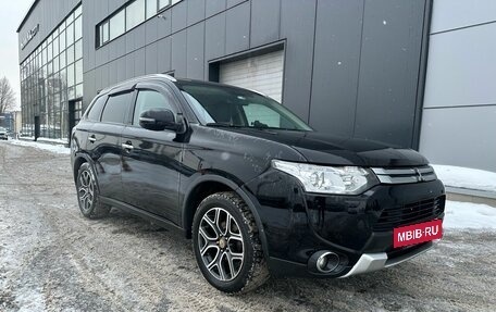 Mitsubishi Outlander III рестайлинг 3, 2014 год, 1 499 000 рублей, 3 фотография