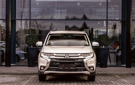 Mitsubishi Outlander III рестайлинг 3, 2018 год, 1 775 000 рублей, 2 фотография