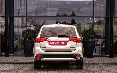 Mitsubishi Outlander III рестайлинг 3, 2018 год, 1 775 000 рублей, 5 фотография