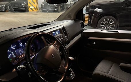 Peugeot Traveller I, 2021 год, 3 300 000 рублей, 23 фотография