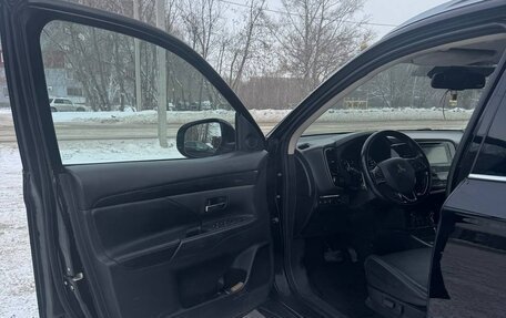 Mitsubishi Outlander III рестайлинг 3, 2018 год, 3 100 000 рублей, 7 фотография