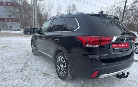 Mitsubishi Outlander III рестайлинг 3, 2018 год, 3 100 000 рублей, 4 фотография