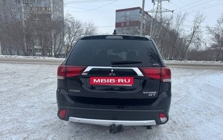 Mitsubishi Outlander III рестайлинг 3, 2018 год, 3 100 000 рублей, 5 фотография