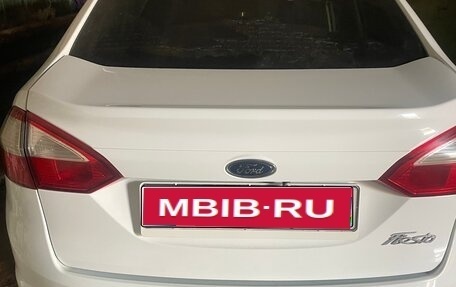 Ford Fiesta, 2015 год, 950 000 рублей, 1 фотография