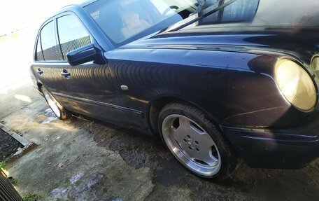 Mercedes-Benz E-Класс, 1997 год, 400 000 рублей, 3 фотография