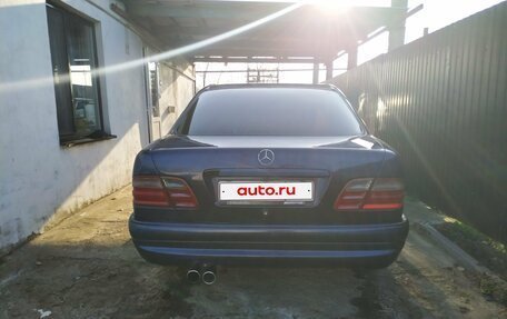 Mercedes-Benz E-Класс, 1997 год, 400 000 рублей, 2 фотография