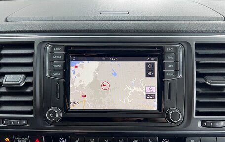 Volkswagen Multivan T6 рестайлинг, 2019 год, 3 995 000 рублей, 21 фотография