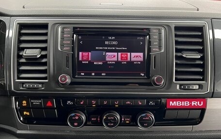 Volkswagen Multivan T6 рестайлинг, 2019 год, 3 995 000 рублей, 19 фотография