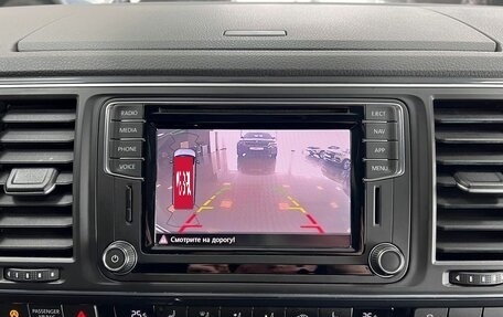 Volkswagen Multivan T6 рестайлинг, 2019 год, 3 995 000 рублей, 20 фотография