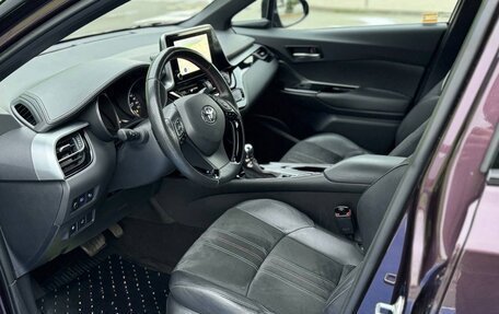 Toyota C-HR I рестайлинг, 2022 год, 2 120 000 рублей, 12 фотография