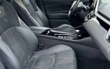 Toyota C-HR I рестайлинг, 2022 год, 2 120 000 рублей, 17 фотография