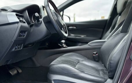 Toyota C-HR I рестайлинг, 2022 год, 2 120 000 рублей, 11 фотография