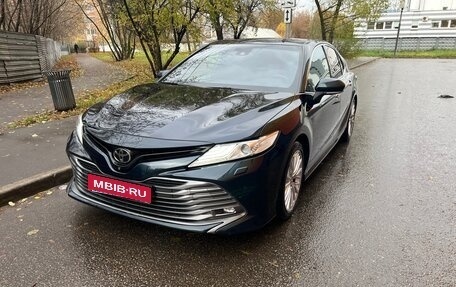 Toyota Camry, 2018 год, 2 600 000 рублей, 1 фотография