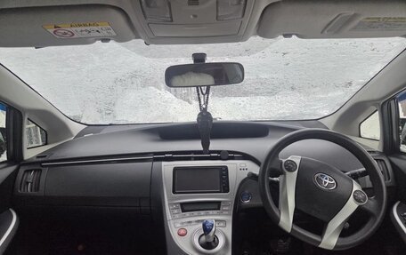 Toyota Prius, 2014 год, 1 199 000 рублей, 10 фотография