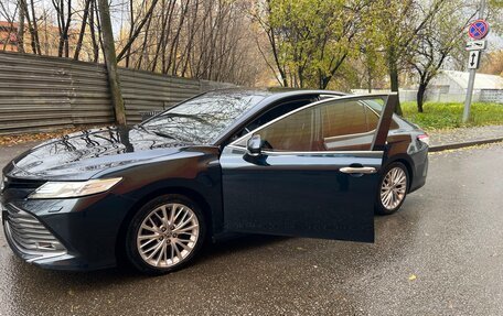 Toyota Camry, 2018 год, 2 600 000 рублей, 3 фотография