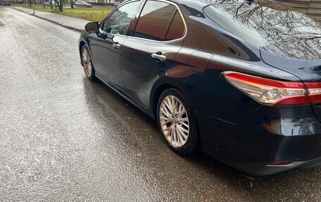 Toyota Camry, 2018 год, 2 600 000 рублей, 7 фотография