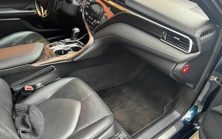 Toyota Camry, 2018 год, 2 600 000 рублей, 10 фотография