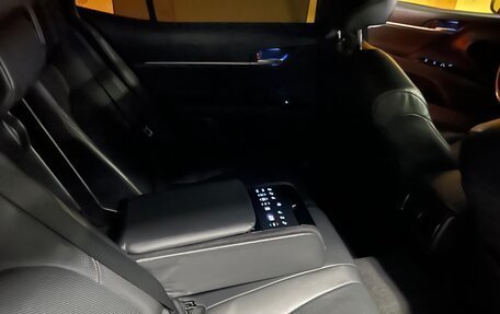 Toyota Camry, 2018 год, 2 600 000 рублей, 14 фотография