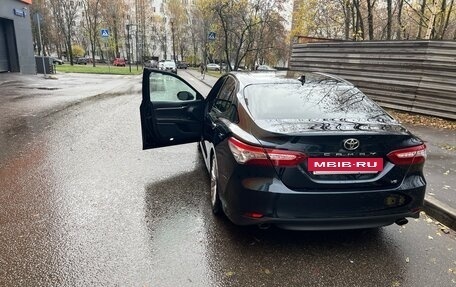 Toyota Camry, 2018 год, 2 600 000 рублей, 2 фотография