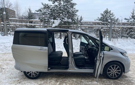 Honda Freed II, 2017 год, 1 700 000 рублей, 2 фотография