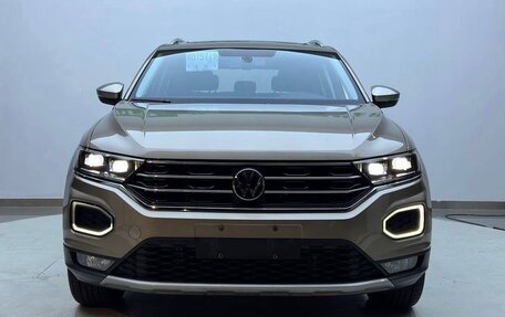 Volkswagen T-Roc I, 2022 год, 2 100 000 рублей, 1 фотография