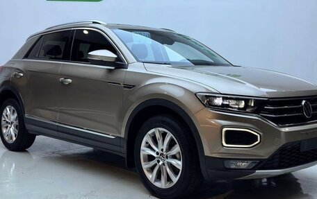 Volkswagen T-Roc I, 2022 год, 2 100 000 рублей, 3 фотография