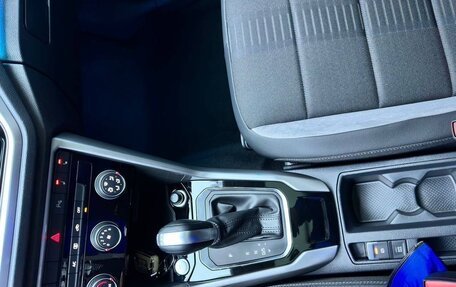 Volkswagen T-Roc I, 2022 год, 2 100 000 рублей, 10 фотография