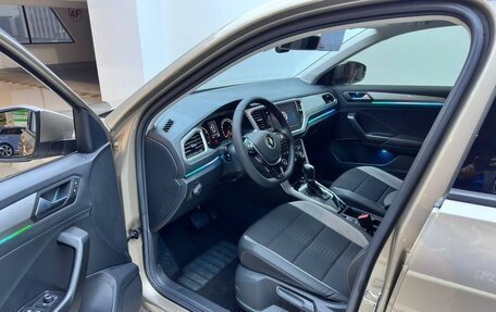 Volkswagen T-Roc I, 2022 год, 2 100 000 рублей, 11 фотография