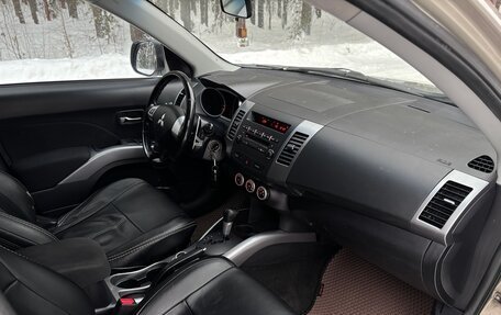 Mitsubishi Outlander III рестайлинг 3, 2008 год, 975 000 рублей, 14 фотография