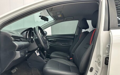 Toyota Yaris XP150 рестайлинг, 2021 год, 1 200 000 рублей, 9 фотография