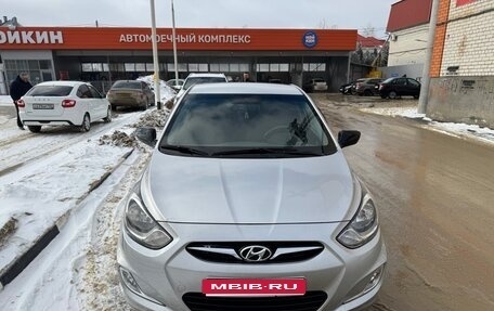Hyundai Solaris II рестайлинг, 2013 год, 970 000 рублей, 1 фотография