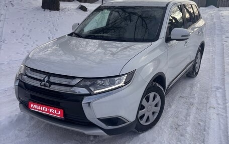 Mitsubishi Outlander III рестайлинг 3, 2018 год, 1 800 000 рублей, 1 фотография