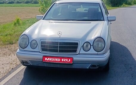Mercedes-Benz E-Класс, 1996 год, 450 000 рублей, 1 фотография