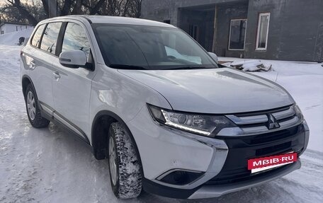 Mitsubishi Outlander III рестайлинг 3, 2018 год, 1 800 000 рублей, 6 фотография