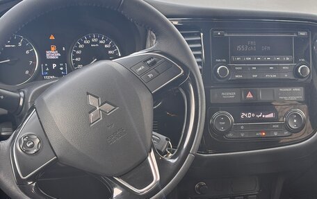 Mitsubishi Outlander III рестайлинг 3, 2018 год, 1 800 000 рублей, 15 фотография