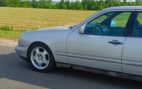 Mercedes-Benz E-Класс, 1996 год, 450 000 рублей, 7 фотография