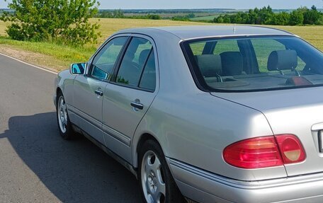 Mercedes-Benz E-Класс, 1996 год, 450 000 рублей, 5 фотография