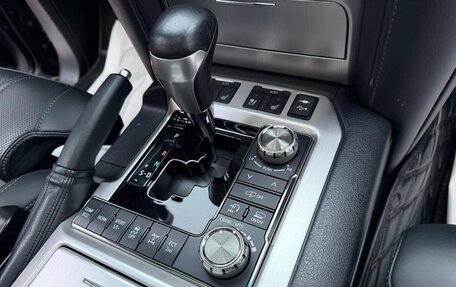 Toyota Land Cruiser 200, 2018 год, 7 490 000 рублей, 15 фотография