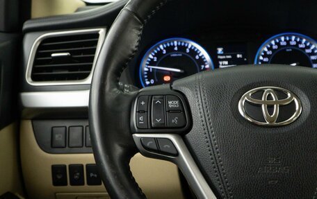 Toyota Highlander III, 2017 год, 3 489 050 рублей, 12 фотография