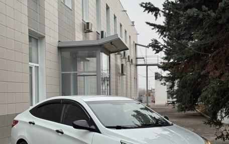 Hyundai Solaris II рестайлинг, 2011 год, 820 000 рублей, 1 фотография