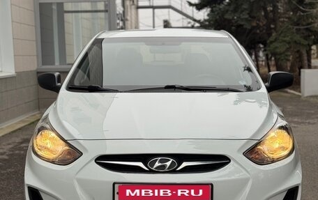 Hyundai Solaris II рестайлинг, 2011 год, 820 000 рублей, 3 фотография