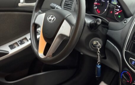 Hyundai Solaris II рестайлинг, 2011 год, 820 000 рублей, 13 фотография