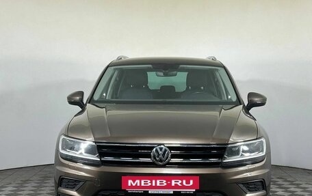 Volkswagen Tiguan II, 2018 год, 2 700 000 рублей, 2 фотография