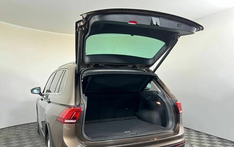 Volkswagen Tiguan II, 2018 год, 2 700 000 рублей, 17 фотография