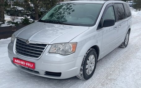 Chrysler Town & Country V рестайлинг, 2010 год, 1 200 000 рублей, 1 фотография