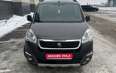 Peugeot Partner II рестайлинг 2, 2017 год, 1 250 000 рублей, 2 фотография