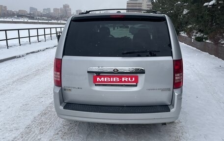 Chrysler Town & Country V рестайлинг, 2010 год, 1 200 000 рублей, 6 фотография